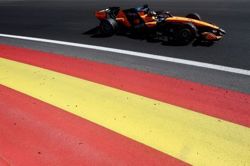 Motor racing-Piastri still hoping to win races to set up 2027 title bid
