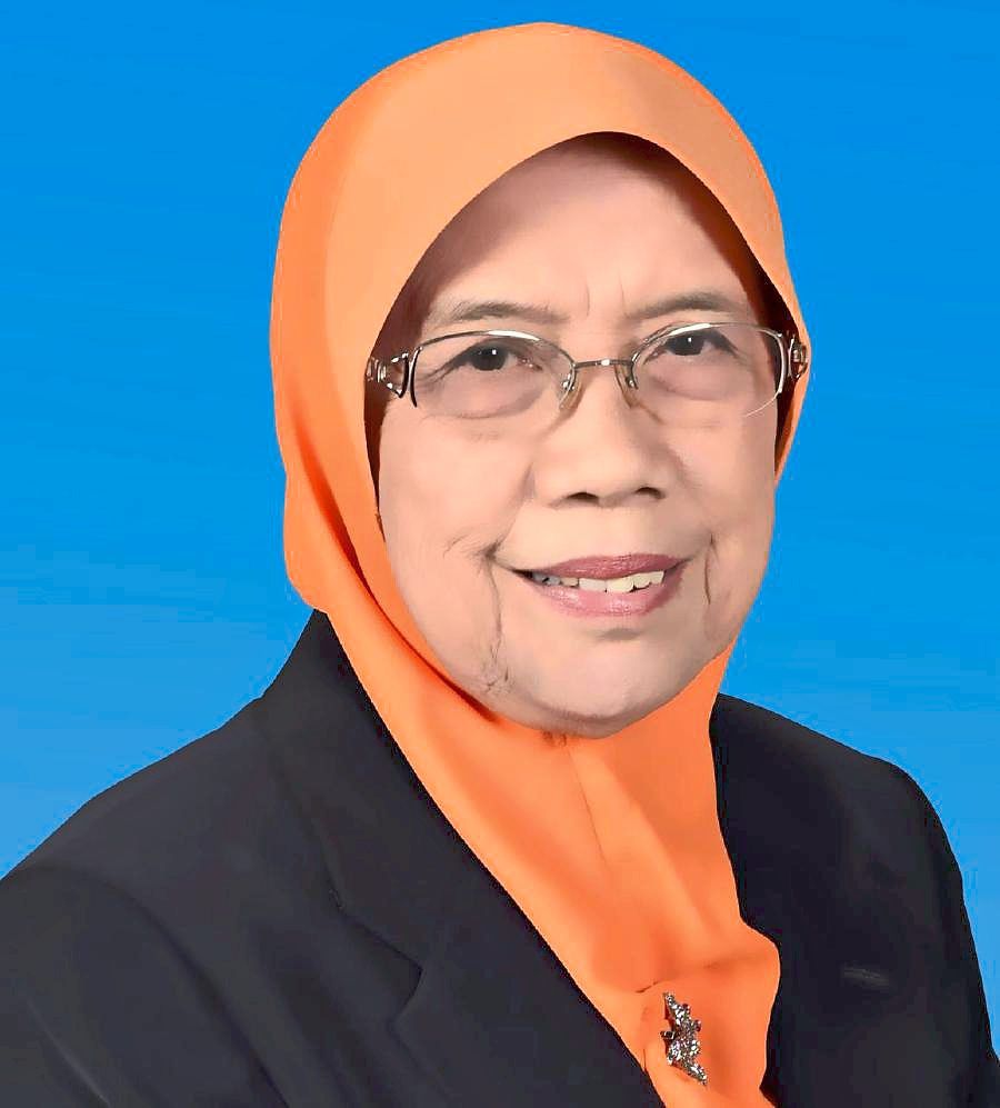 Nik Safiah says when it comes to teaching or explaining certain things, standard Bahasa Malaysia is often used by Malays.