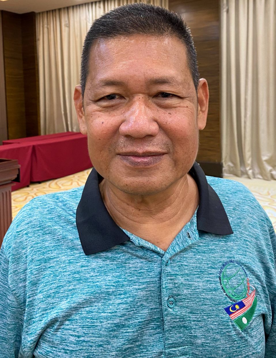 Lim: Kecek samo Cino pun lorat Kelate. I speak Kelantanese with my wife and kids too.