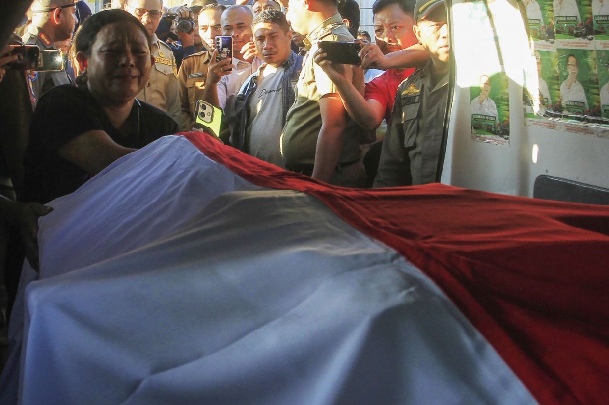 Indonesian police hunt rebels after civil servants murdered in Papua Highlands