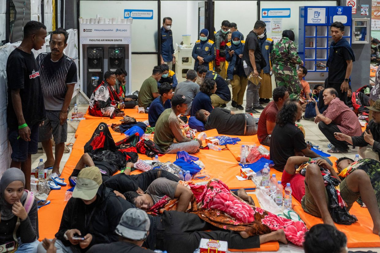 Passengers evacuated from the Virgo Transport 8 ship that sank while sailing from Surabaya in East Java to Banjarmasin in South Kalimantan gather as they arrive at Trisakti port in Banjarmasin, South Kalimantan province, Indonesia, on Sunday, September 13, 2026. More than 100 passengers have been reported missing. -- Photo: REUTERS/Stringer