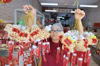 Mooncakes, lanterns galore