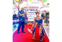 Patriotic young stars shine on the catwalk