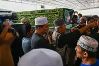 Remains of Captain Zainol Afiq buried in Senawang