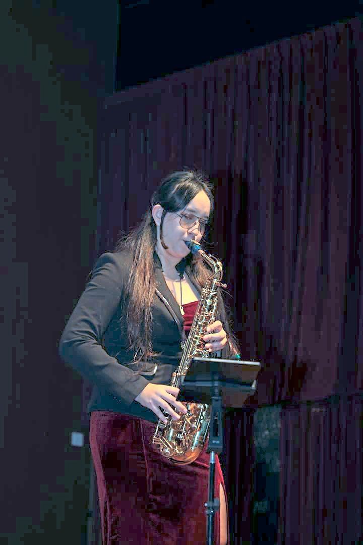 Saxophonist Zara Goh Flintoft performing at the event.