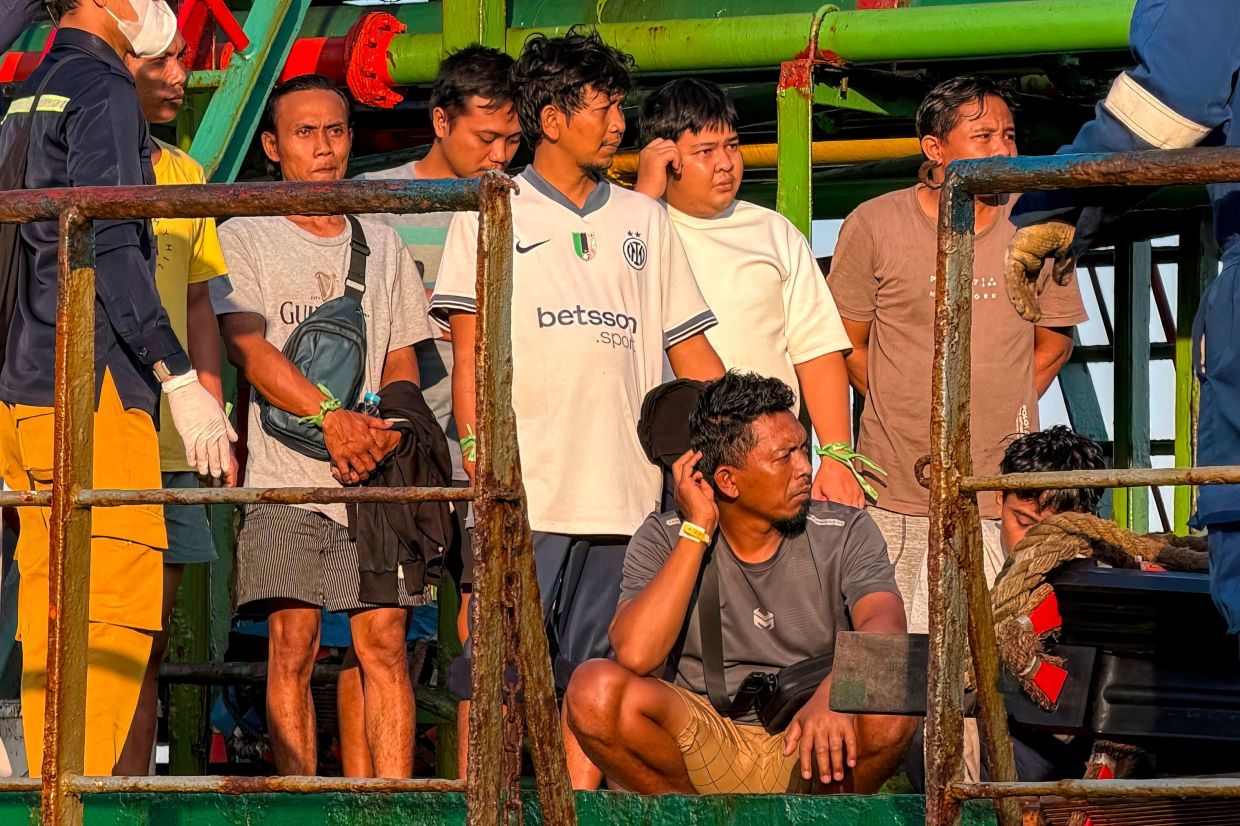 Survivors of the Virgo Transport 8 passenger ferry, which capsized September 13 carrying 213 passengers and 30 crew while en route from Banjarmasin to Surabaya, wait to disembark following their rescue at the port in Banjarmasin, South Kalimantan, on Sept 14, 2026. Rescuers in Indonesia said at least six people were killed and 129 others were missing on Sept 13 after a ferry sailing between the islands of Java and Borneo was hit by bad weather and capsized. - Photo: AFP