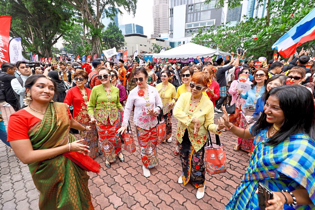 Keretapi Sarong brings Malaysians together in traditional attire. Photos: The Star/Faihan Ghani