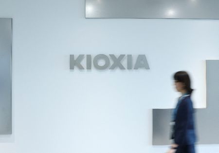 据彭博社报道，铠侠考虑在美国上市，融资100亿美元。