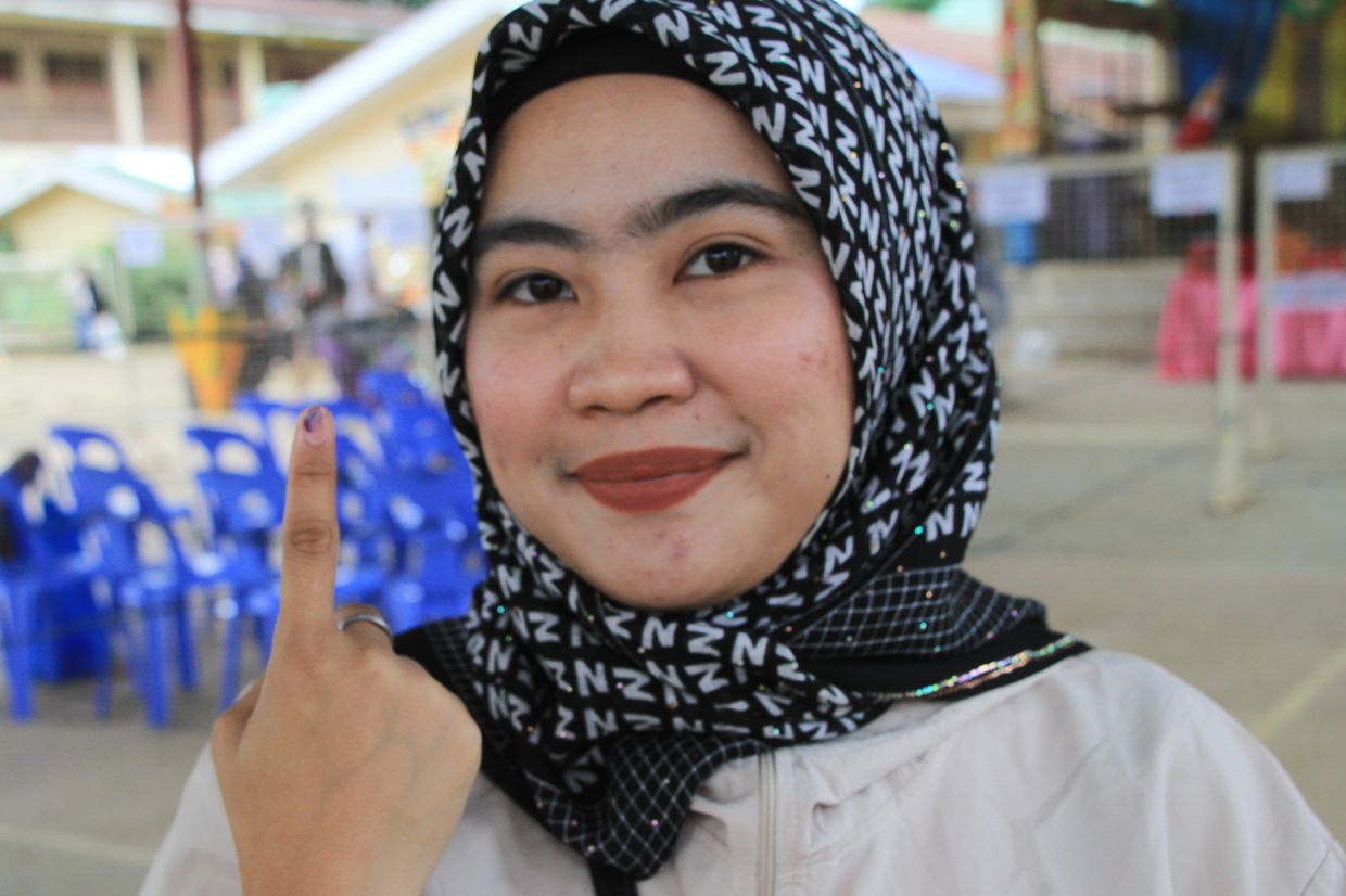 A Muslim woman voter shows the indelible ink on her fingers after voting the Bangsamoro Autonomous Region in Muslim Mindanao parliamentary elections at a school in Lanao del Sur province, southern Philippines, on Monday, Sept. 14, 2026. -- AP Photo/Richel V.Umel