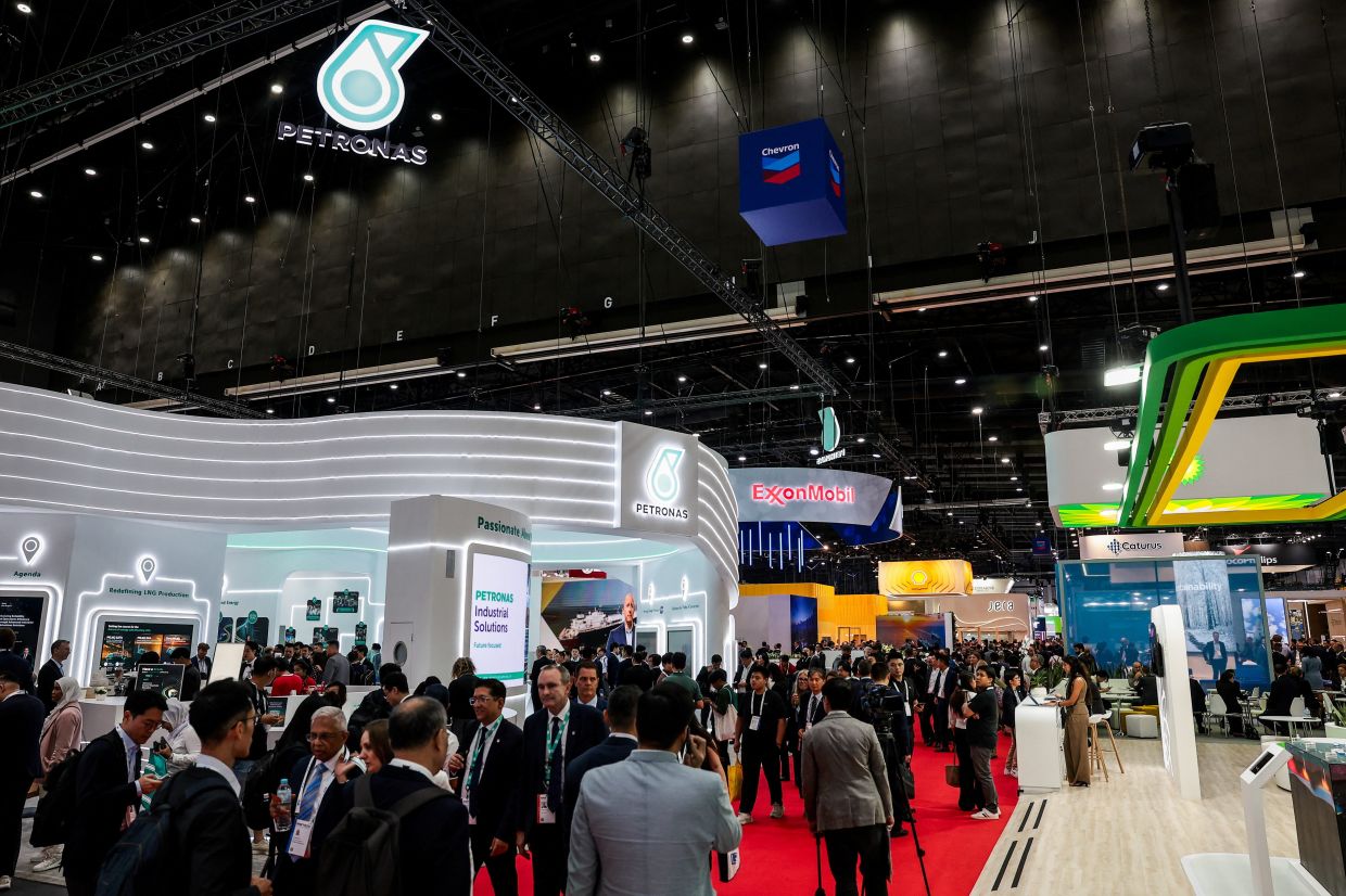 People attend Gastech Bangkok 2026 in Bangkok, Thailand, on Monday, September 14, 2026. -- Photo: REUTERS/Chalinee Thirasupa