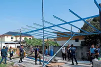 Authorities raid stalls by illegal traders in Rawang, Gombak