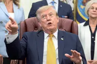 Trump brushes off AI doomsaying 