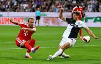 Soccer-Kane winner hands Bayern laborious 2-1 win at promoted  Elversberg