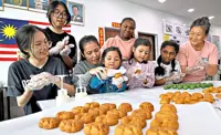 Sisters share mooncake tradition across cultures