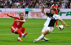 Soccer-Kane winner hands Bayern laborious 2-1 win at promoted  Elversberg