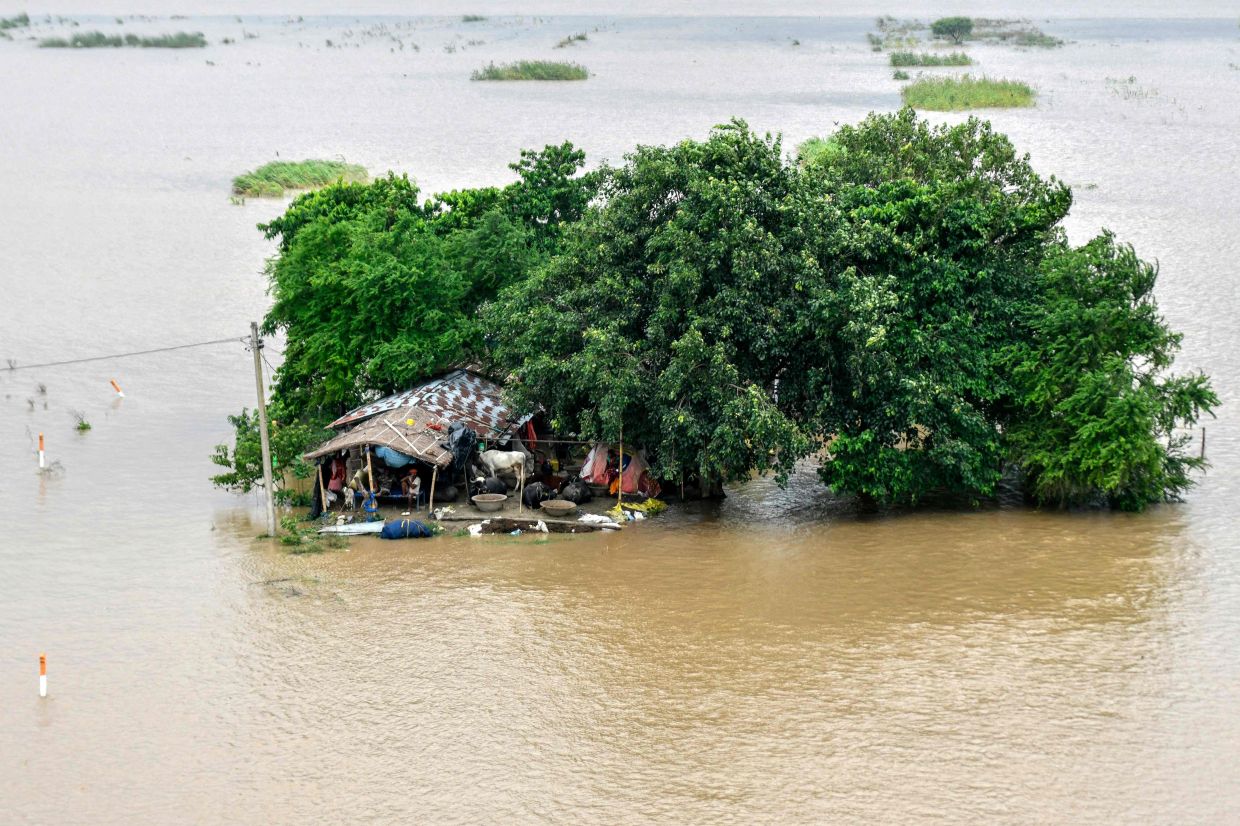 A general view shows a partially submerged makeshift shelter as the overflowing Ganga River flooded the Raghopur area in Bihar's Vaishali district on Sept 3, 2026. - Photo: AFP