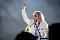 Awie rocks on for his fans