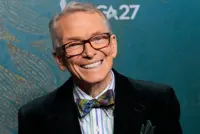 Celebrity fashion designer Bob Mackie, known for Hollywood glamour, dies at 87