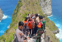 Australian woman dies after falling from cliff at Bali’s Kelingking Beach
