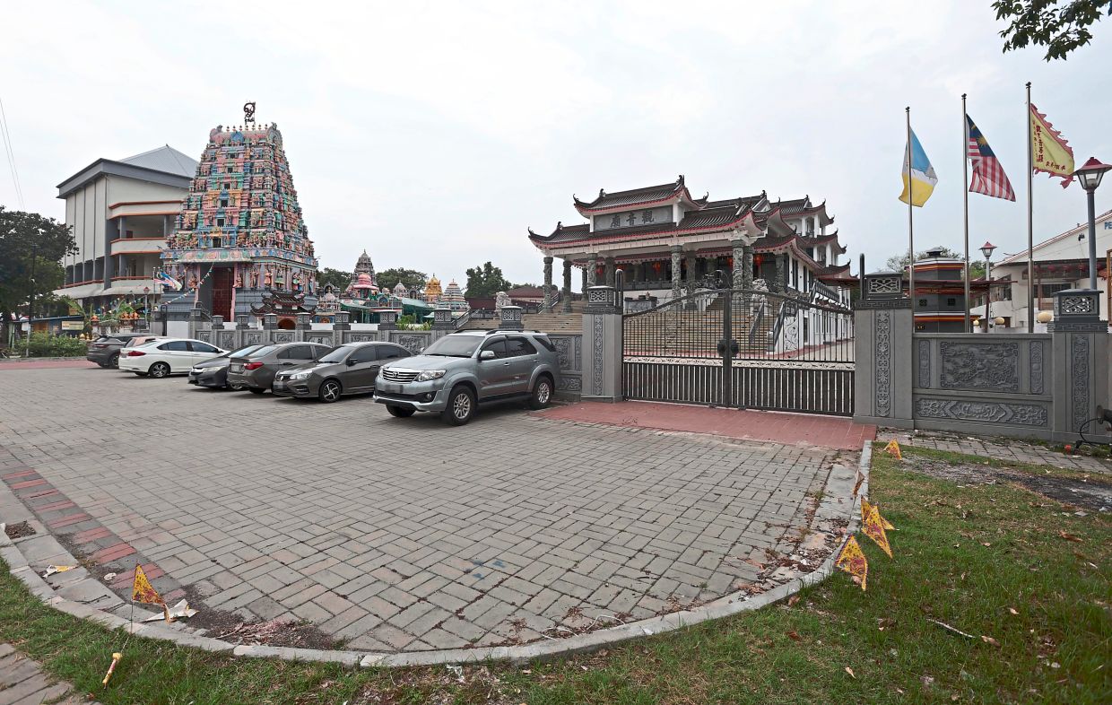 Arulmigu Karumariamman Temple and Guan Yin Temple are among several houses of worship clustered around the intersection of Jalan Todak and Lorong Jelawat 4, now known as Harmony Street in Seberang Jaya. — Photos: ZHAFARAN NASIB/The Star