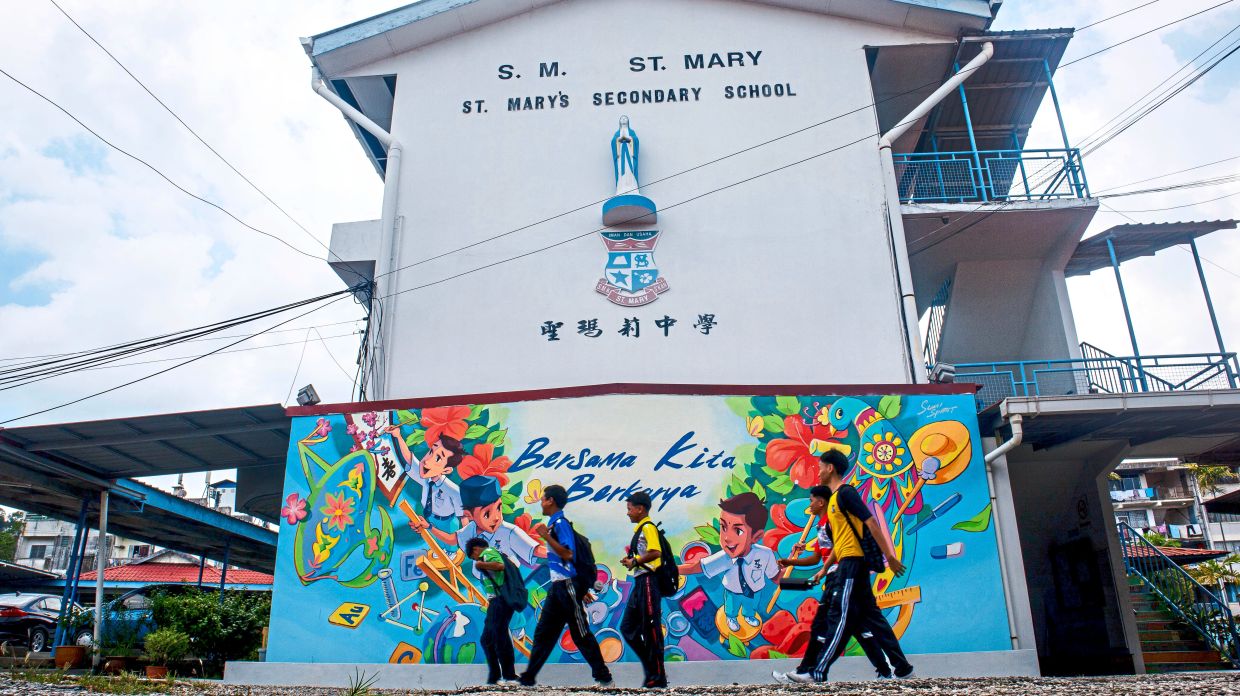Sabah artist returns to alma mater