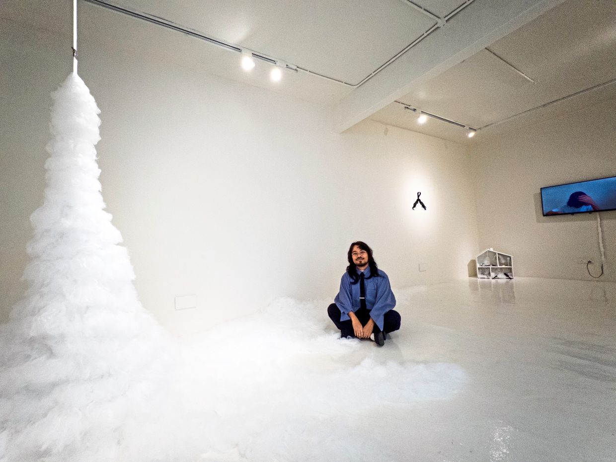 The Back Room may be a compact space, but Umar’s 'Dandanan I' installation (left) immediately draws the eye, anchoring the 'Salon Hang' exhibition. Photo: The Back Room 