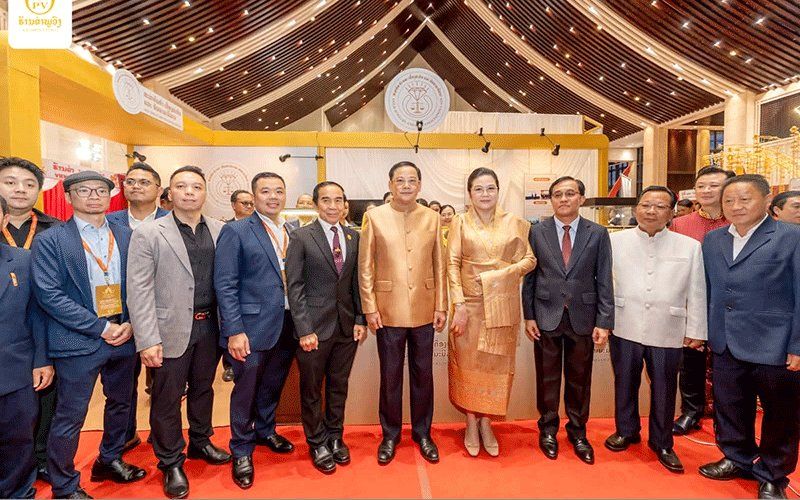 Prime Minister Sonexay Siphandone and his wife (centre) attend the Lao Gold Festival 2026 at the National Convention Centre in Vientiane, joined by the President of the Lao Gold, Jewellery and Gemstone Association, Phouvong Phamisith, and senior officials.