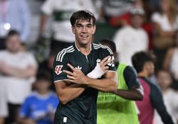 Soccer-Espi winner rescues Real Madrid after Elche comeback