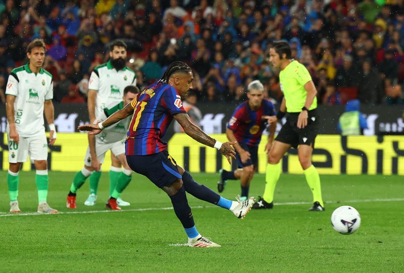 Soccer-Flick 创纪录：巴塞罗那轻松战胜竞技，拉菲尼亚上演帽子戏法