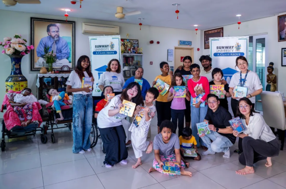 Sunway University continues to champion inclusive education through community outreach programmes such as the ‘Campus With A Conscience’, where it joined forces with BookXcess to donate 120 sensory-friendly books to children at Pusat Penjagaan Kanak-Kanak Cacat Taman Megah.