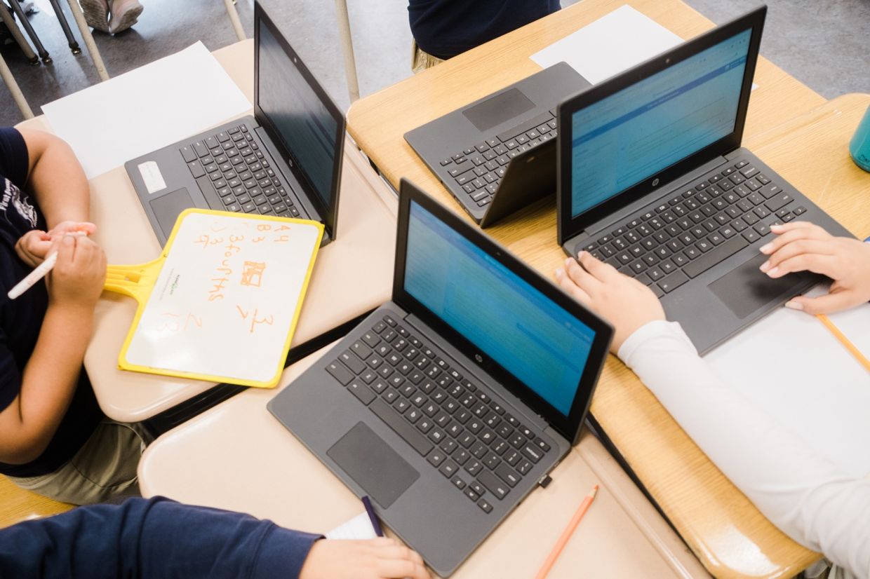 教师们也希望学校限制学生使用电子屏幕的时间。