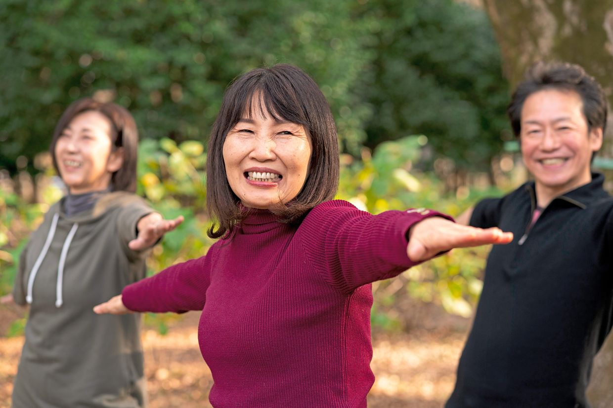 Maintaining muscle strength, staying socially engaged and keeping up with health screening are important aspects in healthy ageing. Photo: Magnific