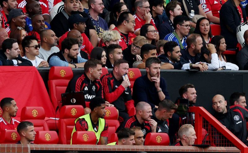 Soccer-Pressure mounts on Carrick as Man United seek to halt slide at Fulham