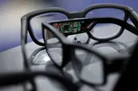 Australia considers banning the use of smart glasses in government buildings