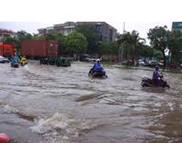 Prolonged heavy rain causes widespread flooding in Hanoi