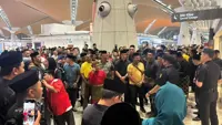 Supporters gather at KLIA ahead of Tuanku Muhriz's arrival