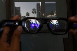 Snap tries to sell consumers on the idea of US$2,195 smart glasses
