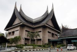 Negri royal row: State secretary's office concurs with AGC that exco has no power to remove Tuanku Muhriz