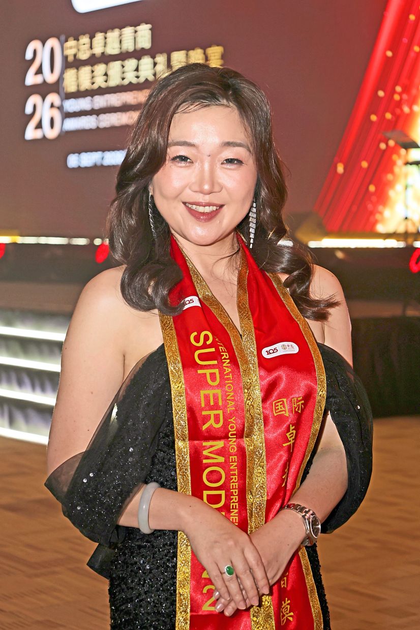 Hah received the ACCCIM International Model Award for her achievements and contributions.
