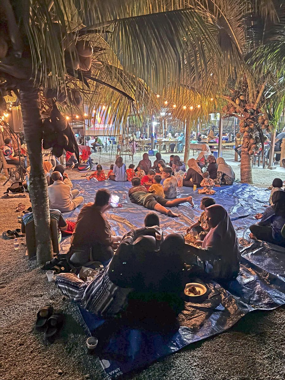 130 residents watching ‘Bukit Kepong’ projected onto a large screen at Laman Kupang, Sungai Balang Laut in Muar, Johor. — Handout