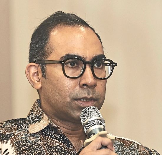 Dr Rishikesan said clear communication is key to helping patients understand the risks, benefits and possible outcomes before making a treatment decision.— Photos by AZMAN GHANI/The Star