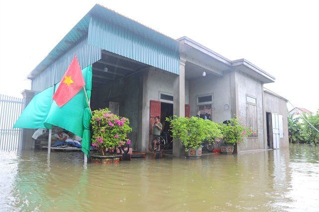 Swelling rivers flooded several parts of Quynh Luu Commune, the central province of Nghe An, leaving residents stranded. - Photo: VNA/VNS