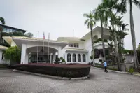 Quiet scene outside Najib’s home following conditional pardon news