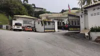 Car with Prisons Dept logo seen entering Najib’s Jalan Langgak Duta residence