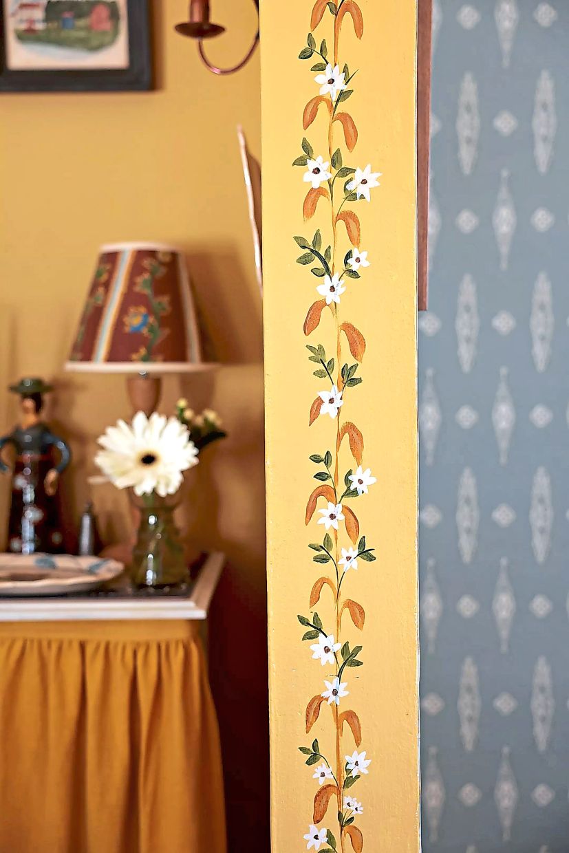 An arch inside Saleh's home receives a personalised touch.