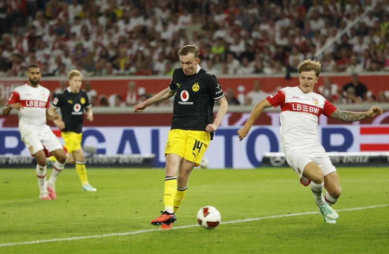 Soccer-Dortmund beat Stuttgart 1-0 to go top of Bundesliga