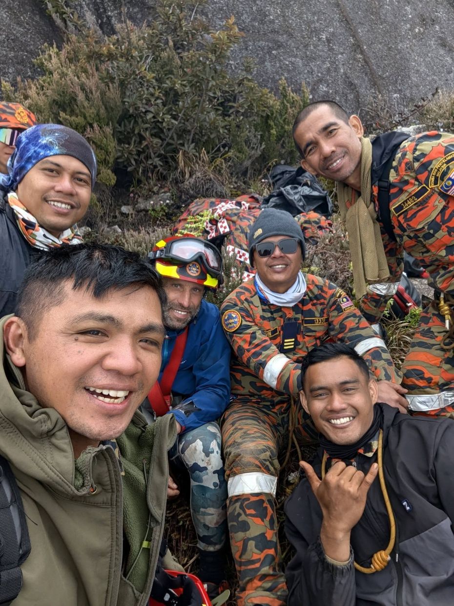Mauro Persic (centre) with his rescuers