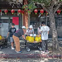 LA Chinatown elders need groceries – these teens go door-to-door delivering them