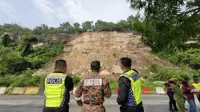 Bukit Sim-Sim slope in Sandakan gives way again, 100m from previous boulder fall site