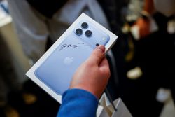 Australian PM seeks big tech backing for internet safety, AI rules